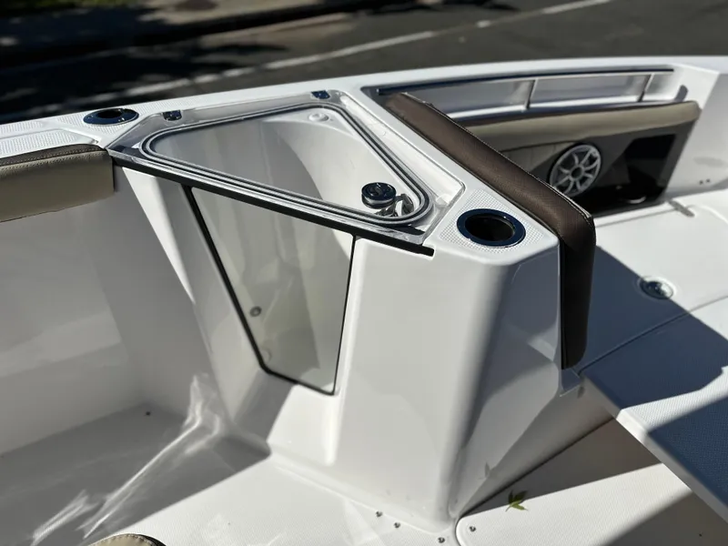 Slide: The Image of 2024 YAMAHA 255 FSH SPORT E - 12