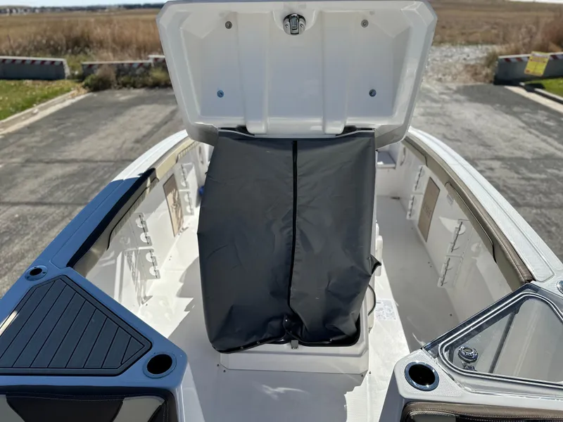 Slide: The Image of 2024 YAMAHA 255 FSH SPORT E - 13