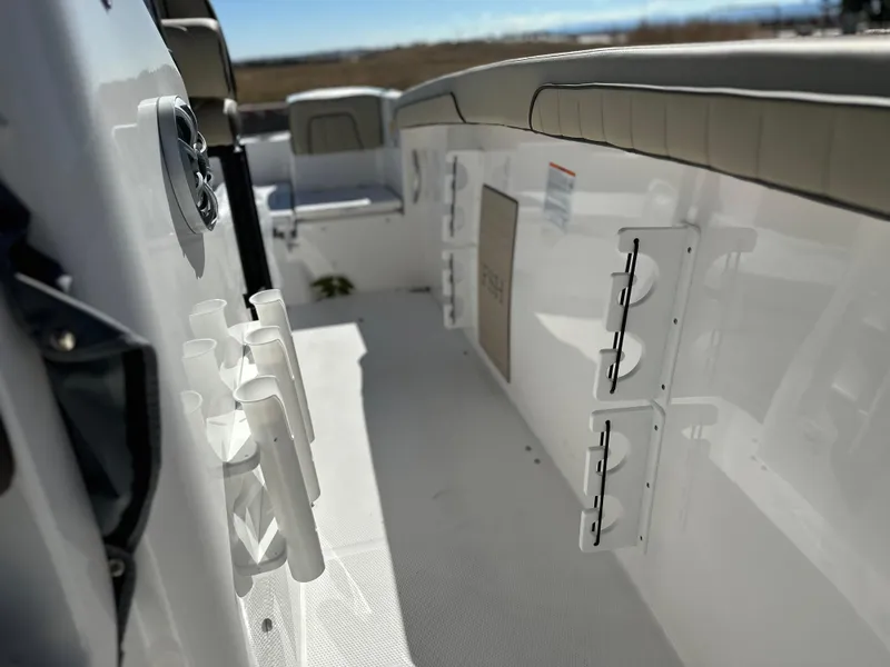 Slide: The Image of 2024 YAMAHA 255 FSH SPORT E - 15