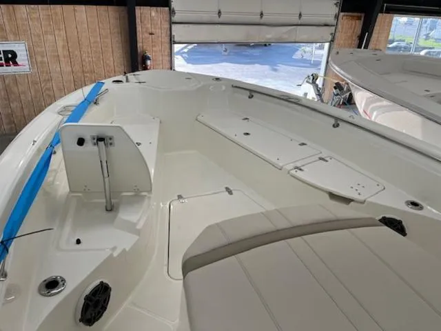 Slide: The Image of Boston Whaler 280 Dauntless 2024 - 5