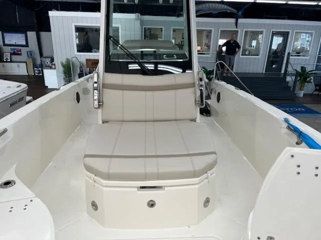 Slide: The Image of Boston Whaler 280 Dauntless 2024 - 8