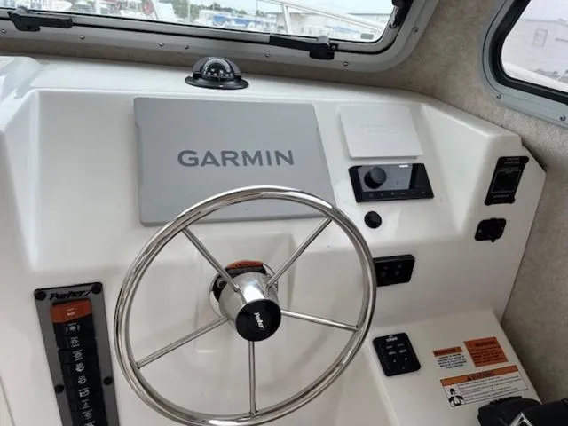 Slide: The Image of Parker Marine 2520 XLD Sport Cabin 2023 - 5