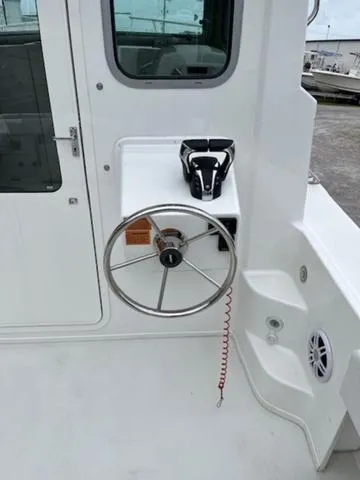 Slide: The Image of Parker Marine 2520 XLD Sport Cabin 2023 - 8