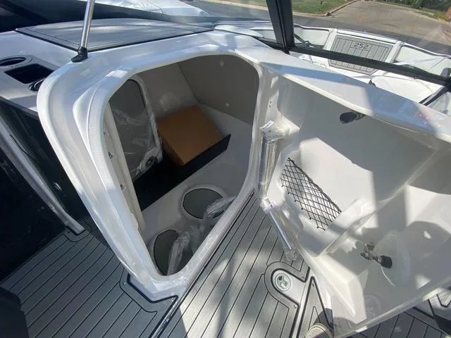 Slide: The Image of Yamaha 252SD 2024 - 20