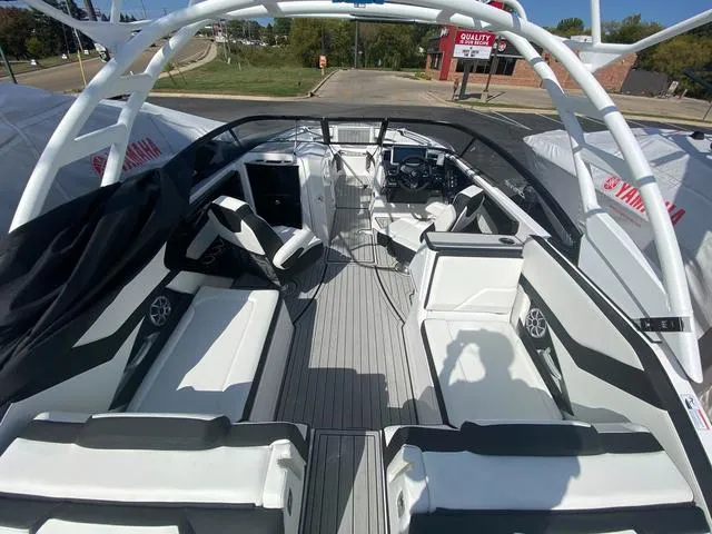 Slide: The Image of Yamaha 252SD 2024 - 6