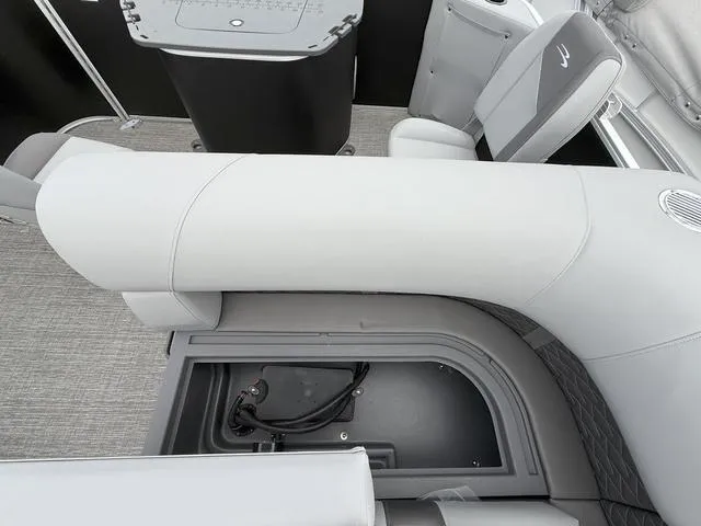 Slide: The Image of Bennington S Fishing 20 SF Pontoon 2024 - 16