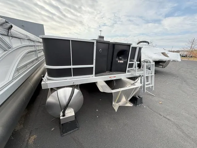 Slide: The Image of Bennington S Fishing 20 SF Pontoon 2024 - 26