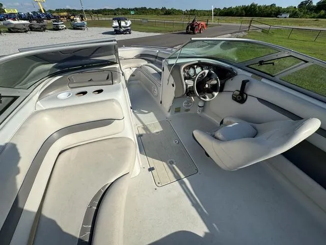 Slide: The Image of Crownline Boats 202 RAZOR 2000 - 5