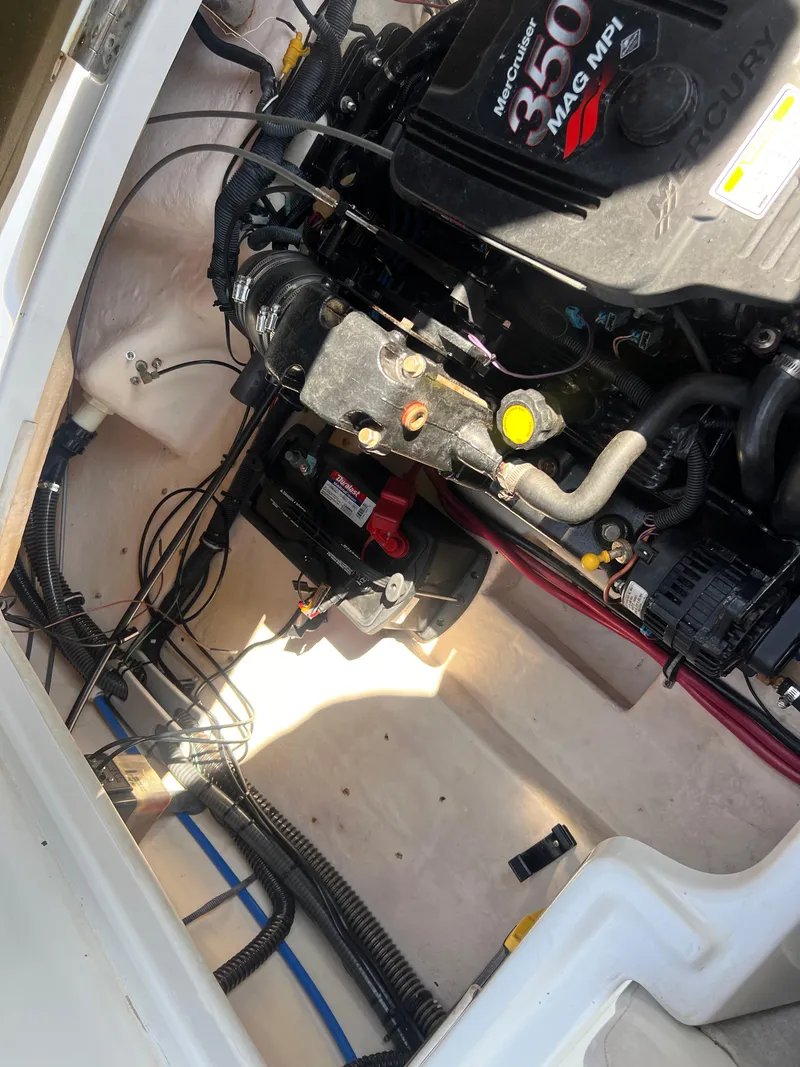 Slide: The Image of 2006 Formula 240 Bowrider engine compartment with MerCruiser 350 MAG MPI. - 25