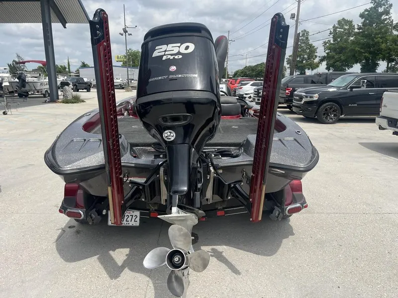 Slide: The Image of 2016 Stratos 201 XL Evolution boat with 250 Pro outboard motor. - 16