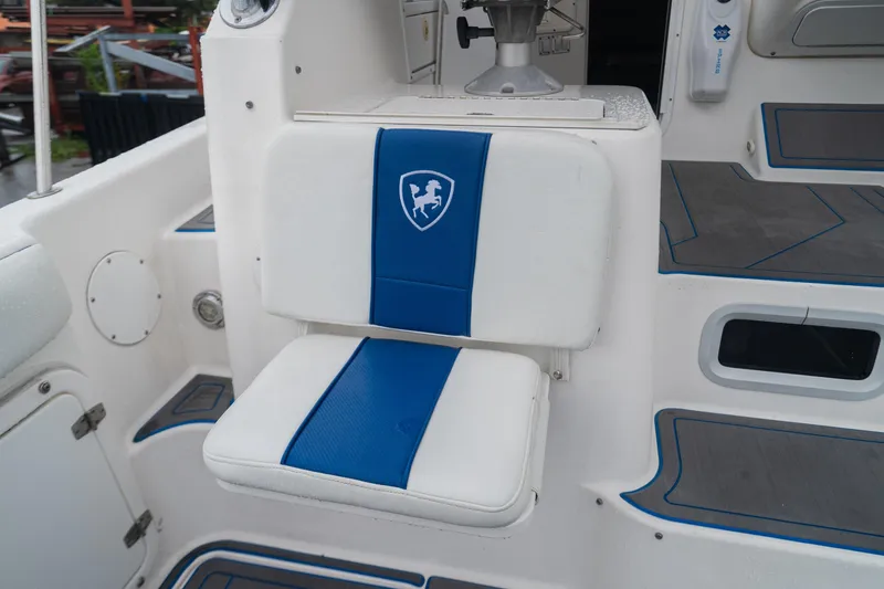 Slide: The Image of Century 3200 Walk-Around 2002 boat seat with blue and white upholstery. - 30
