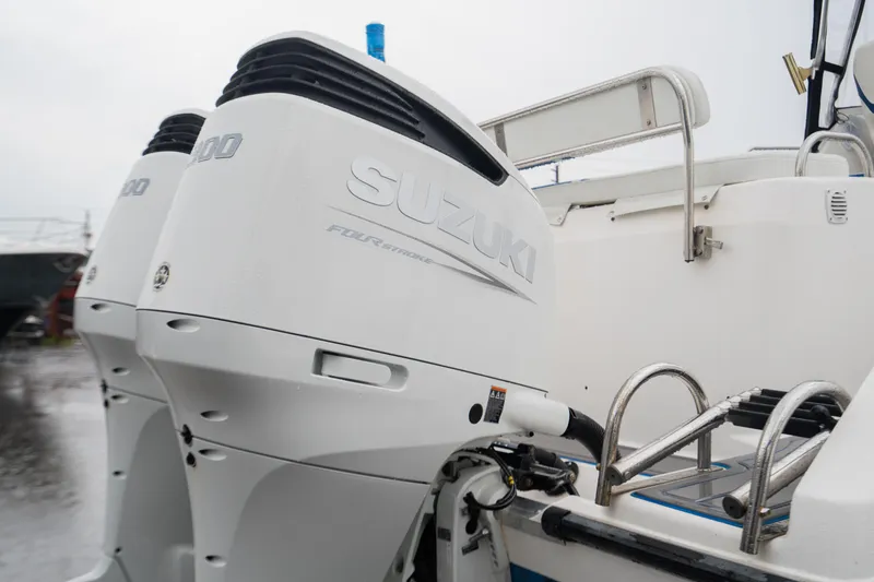 Slide: The Image of Century 3200 Walk-Around 2002 with Suzuki outboard motors, rear view. - 9