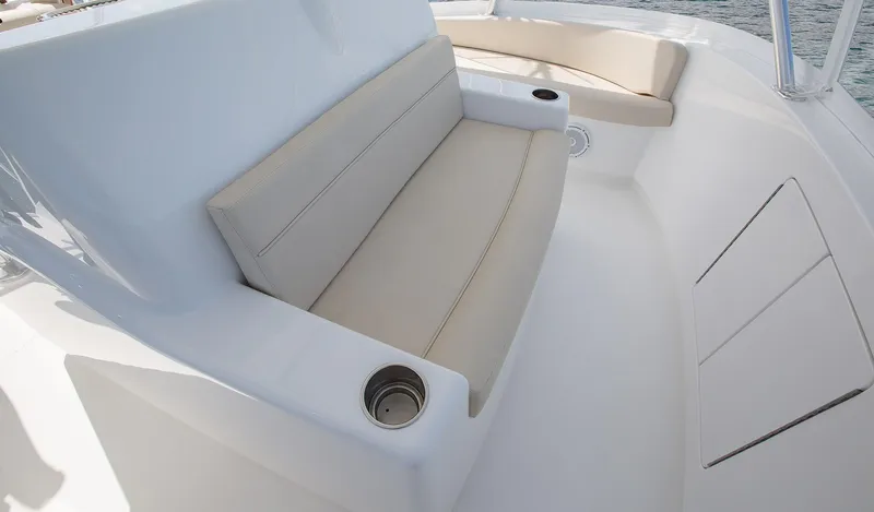 Slide: The Image of Flybridge Seating - 14