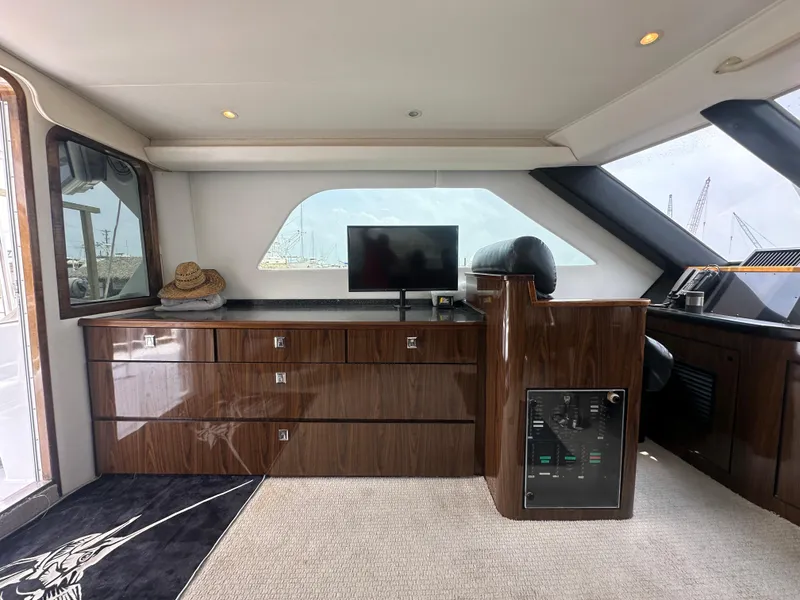 Slide: The Image of Donzi Custom Enclosed Flybridge 1996 - 102