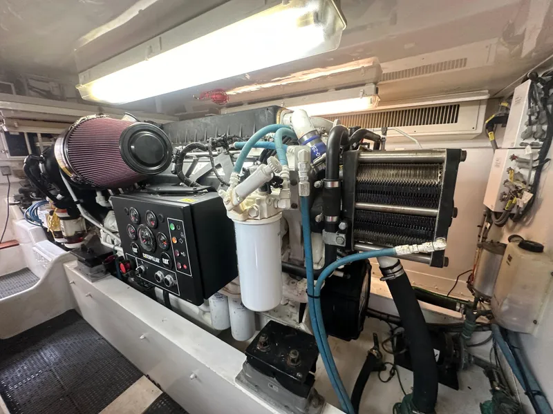 Slide: The Image of Donzi Custom Enclosed Flybridge 1996 - 114