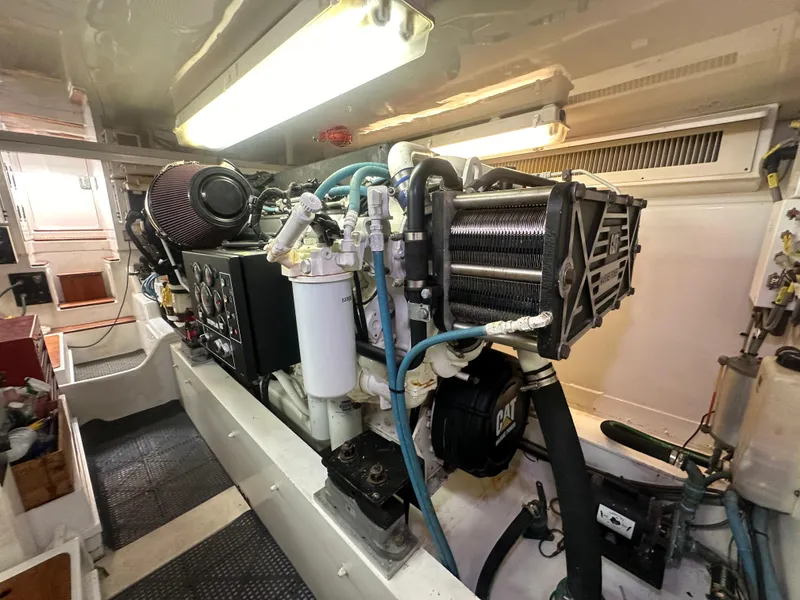 Slide: The Image of Donzi Custom Enclosed Flybridge 1996 - 115