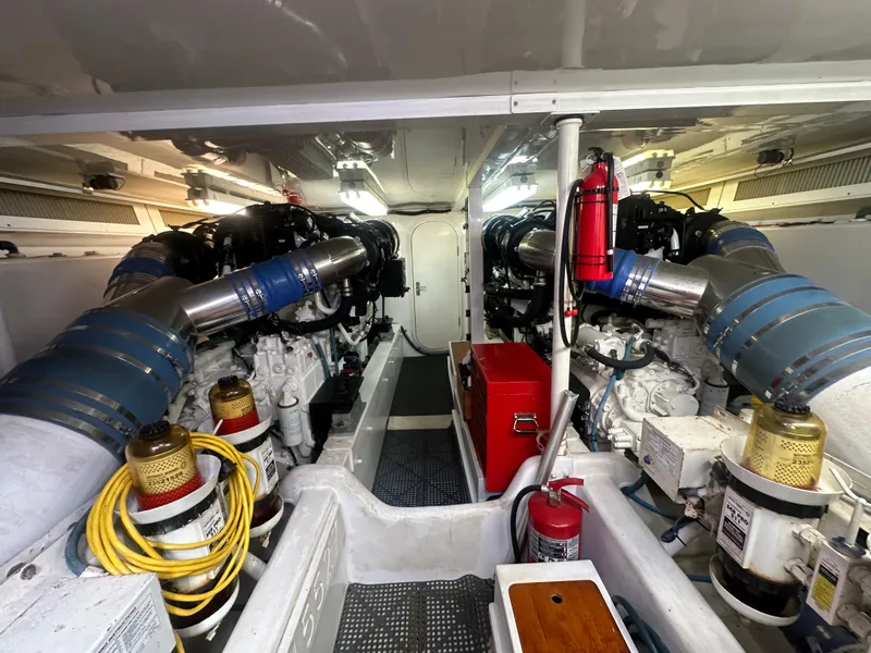 Slide: The Image of Donzi Custom Enclosed Flybridge 1996 - 117