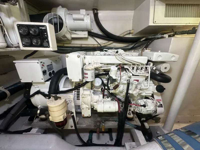 Slide: The Image of Donzi Custom Enclosed Flybridge 1996 - 120