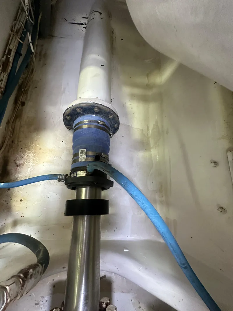 Slide: The Image of Donzi Custom Enclosed Flybridge 1996 - 121