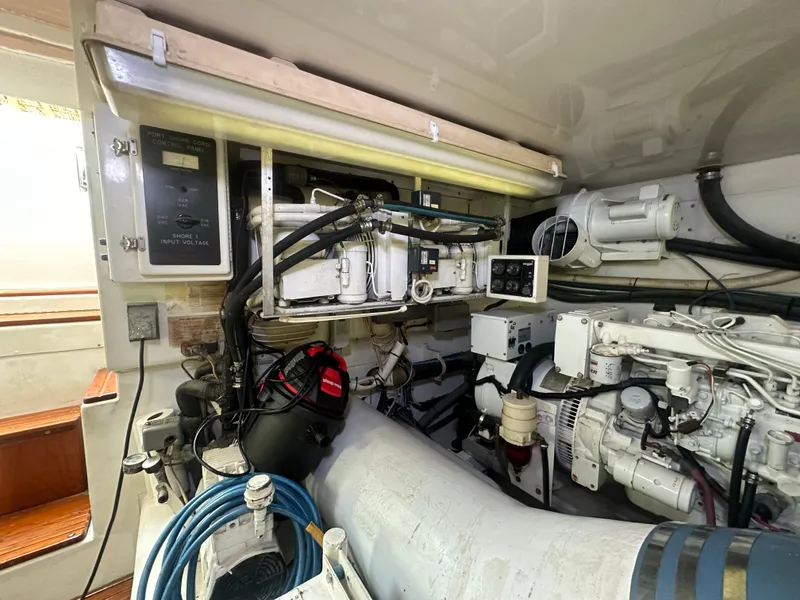 Slide: The Image of Donzi Custom Enclosed Flybridge 1996 - 123