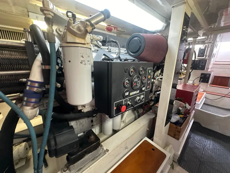 Slide: The Image of Donzi Custom Enclosed Flybridge 1996 - 125