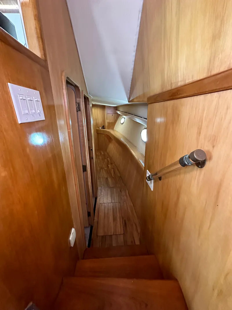 Slide: The Image of Donzi Custom Enclosed Flybridge 1996 - 55