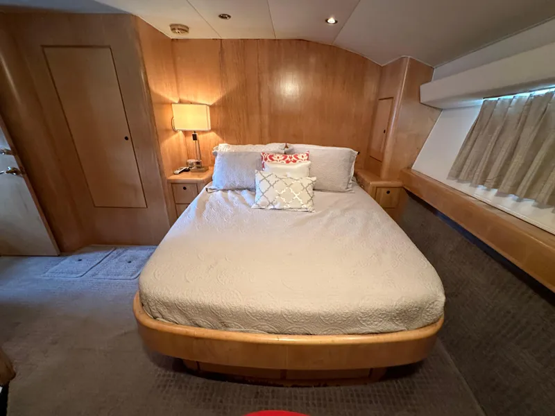 Slide: The Image of Donzi Custom Enclosed Flybridge 1996 - 59