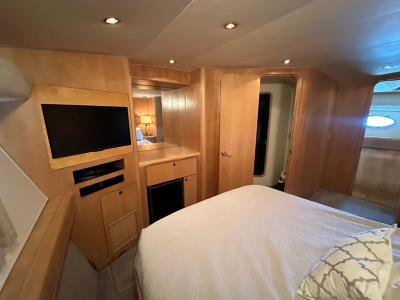 Slide: The Image of Donzi Custom Enclosed Flybridge 1996 - 60