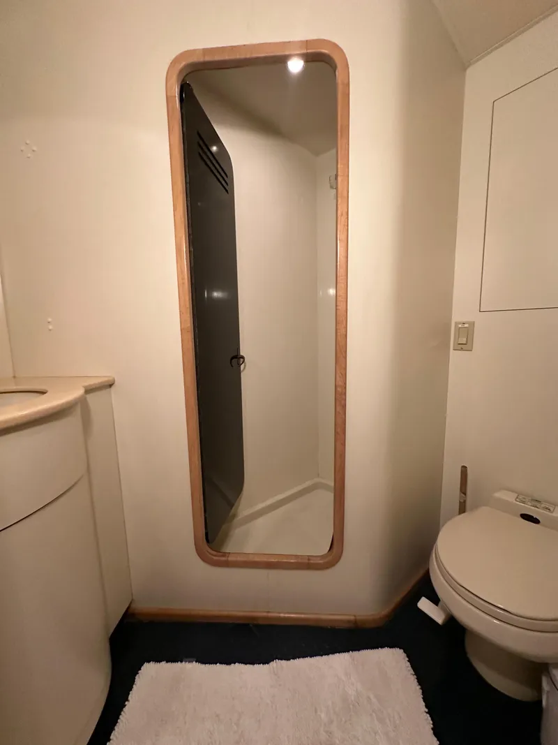 Slide: The Image of Donzi Custom Enclosed Flybridge 1996 - 62