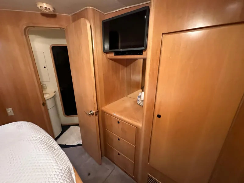 Slide: The Image of Donzi Custom Enclosed Flybridge 1996 - 71