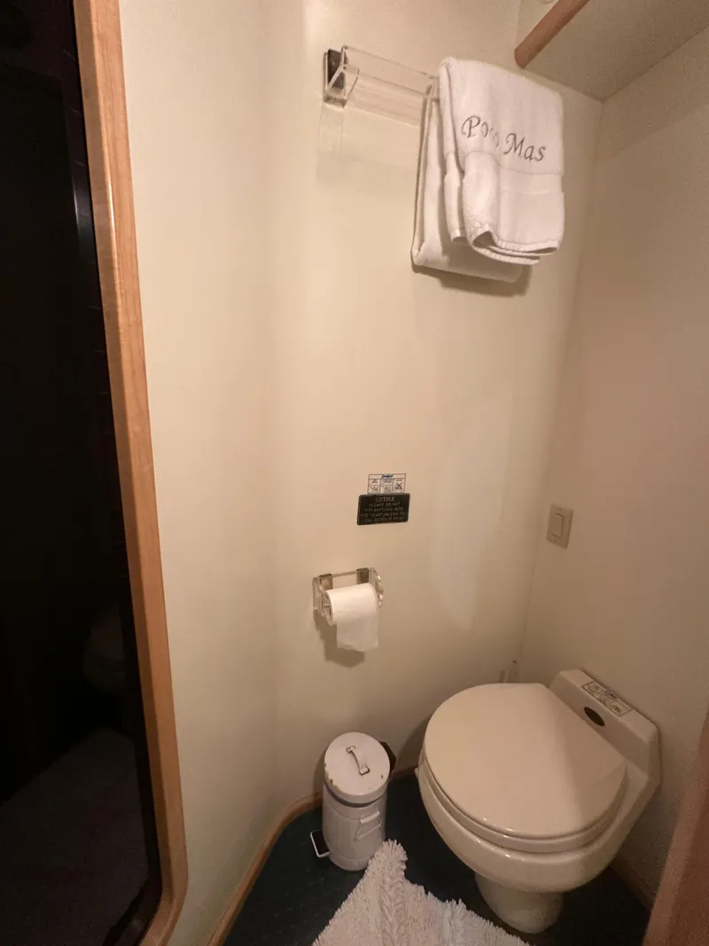 Slide: The Image of Donzi Custom Enclosed Flybridge 1996 - 75