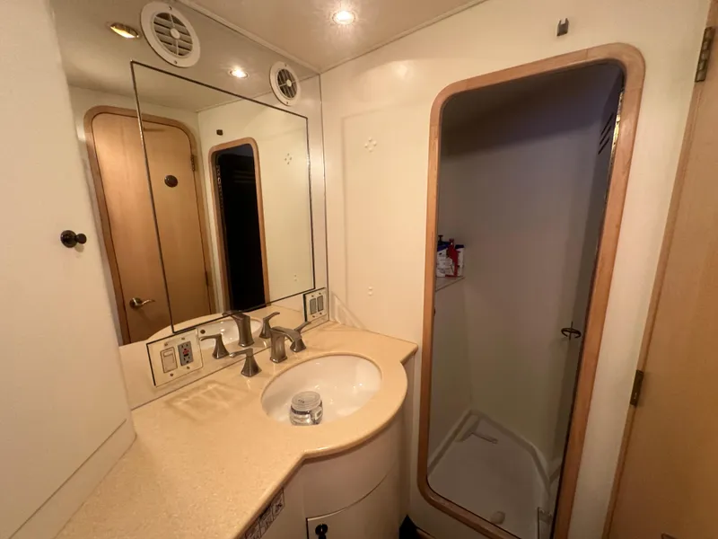 Slide: The Image of Donzi Custom Enclosed Flybridge 1996 - 81