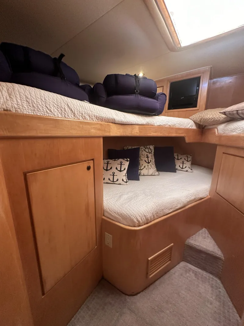 Slide: The Image of Donzi Custom Enclosed Flybridge 1996 - 84