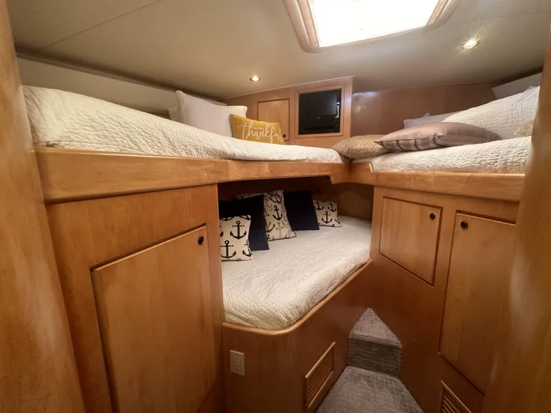 Slide: The Image of Donzi Custom Enclosed Flybridge 1996 - 85