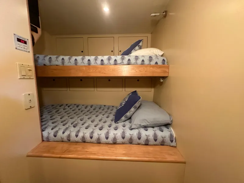 Slide: The Image of Donzi Custom Enclosed Flybridge 1996 - 91