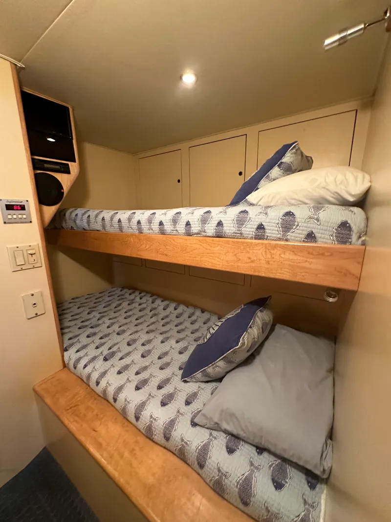 Slide: The Image of Donzi Custom Enclosed Flybridge 1996 - 92