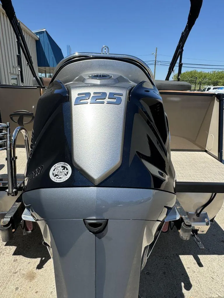 Slide: The Image of 2024 Tahoe Cascade 2385 EL boat with 225 horsepower engine. - 14