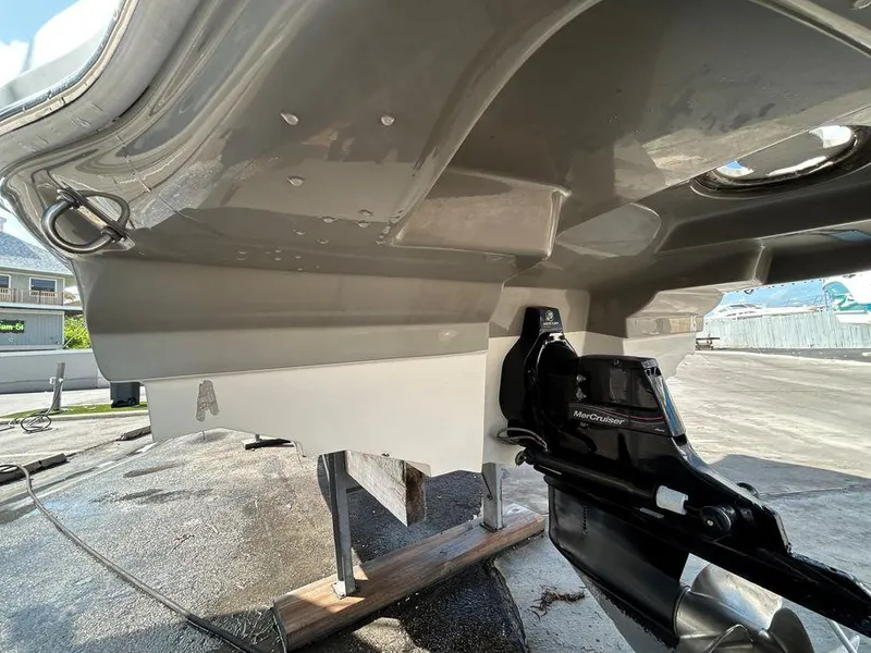 Slide: The Image of 2007 Sea Ray 220 Sundeck boat stern with MerCruiser outdrive. - 39