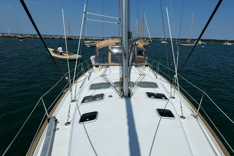 Slide: The Image of Sailing yacht Beneteau 423, 2005 model, on calm waters with clear skies. - 13
