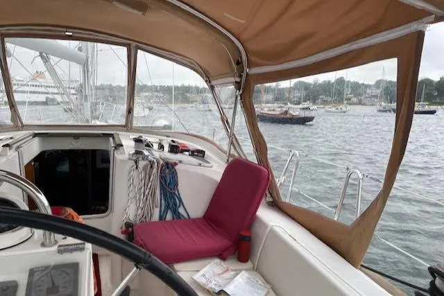 Slide: The Image of Cockpit view of 2005 Beneteau 423 sailboat with marina in background. - 18