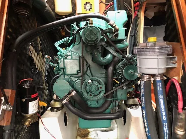 Slide: The Image of Engine compartment of a 2005 Beneteau 423 sailboat, featuring a well-maintained marine engine. - 39