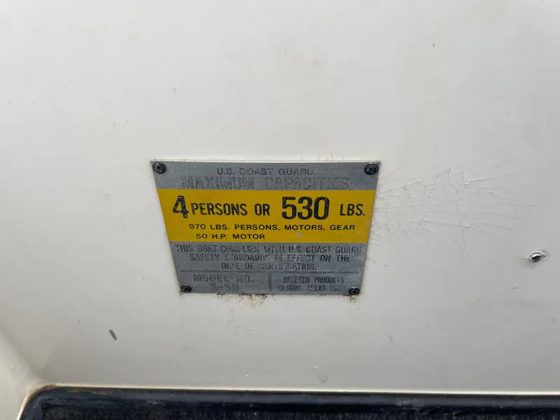 Slide: The Image of 1990 Skeeter S-50 capacity plate: 4 persons or 530 lbs, 50 HP motor. - 5