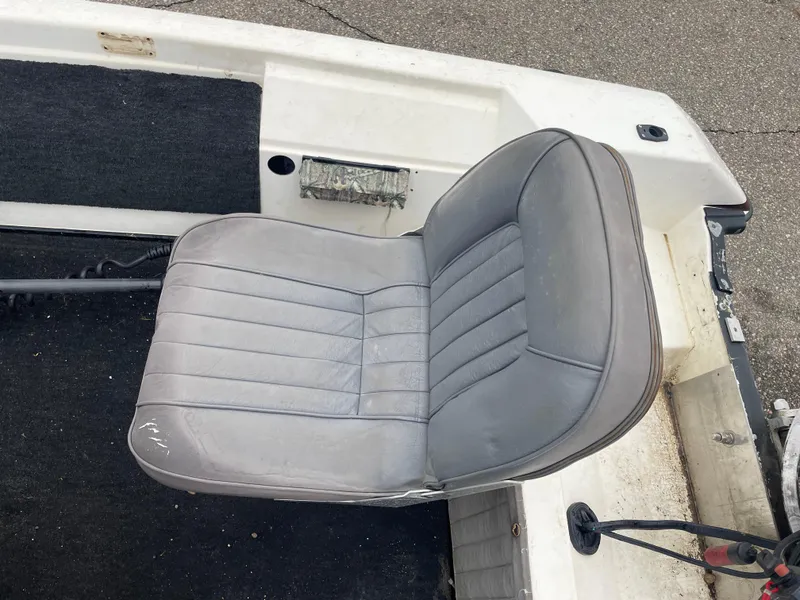 Slide: The Image of Gray seat on a 1990 Skeeter S-50 boat. - 9