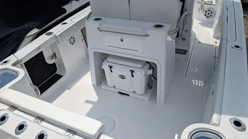 Slide: The Image of 2024 Wellcraft 263 Fisherman boat interior with storage and cooler. - 6