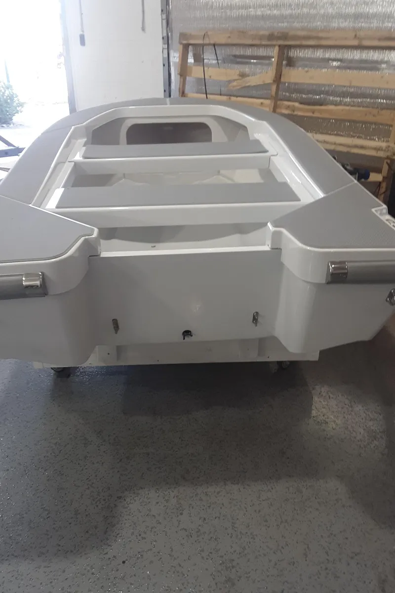 Slide: The Image of Awlgrip Matterhorn White Hull - 11