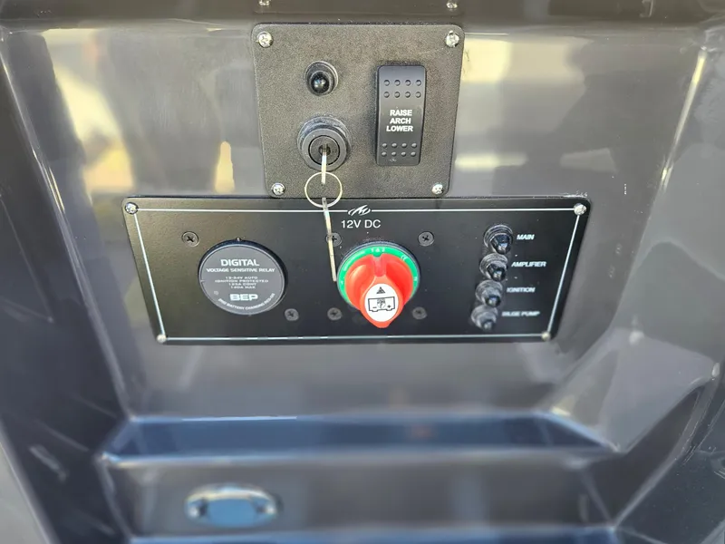 Slide: The Image of Control panel of a 2025 Monterey 275SS boat with 12V DC system. - 15