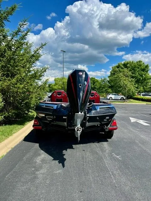 Slide: The Image of 2024 Ranger Z521R Ranger Cup Equipped boat on a sunny day. - 5