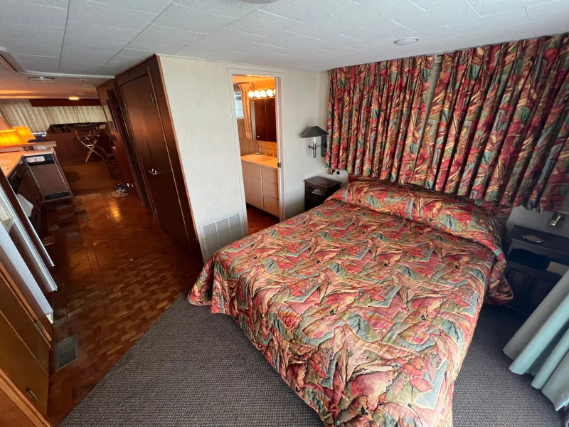 Slide: The Image of Interior of a 1995 Pluckebaum Coastal Cruiser with bedroom and bathroom. - 20