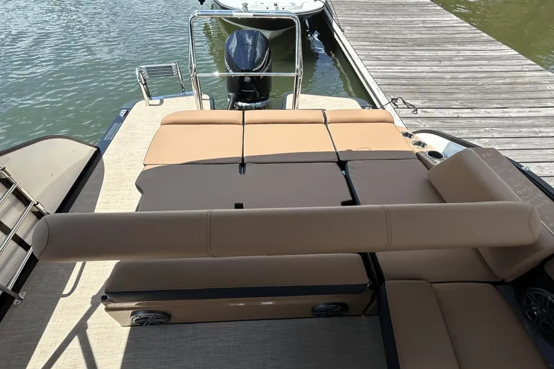 Slide: The Image of Harris 230 Grand Mariner 2025 - 10