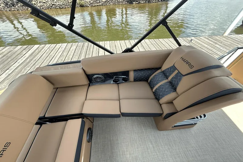 Slide: The Image of Harris 230 Grand Mariner 2025 - 12